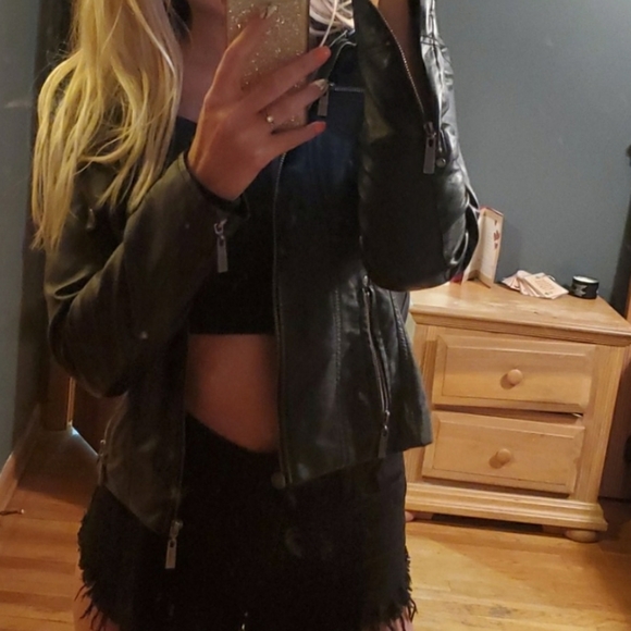 Women's Leather Jacket - Picture 3 of 4